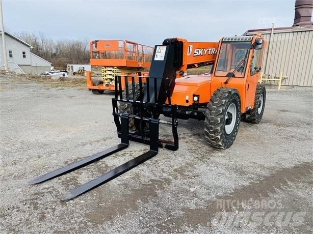 SkyTrak 8042 Telescopic handlers