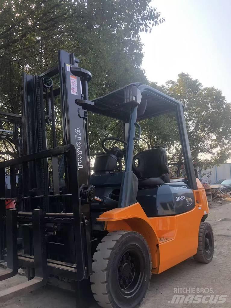 Toyota FD 30 Diesel trucks