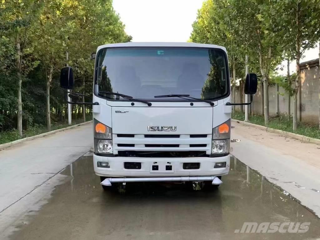 Isuzu ELF 4x2 Water bowser