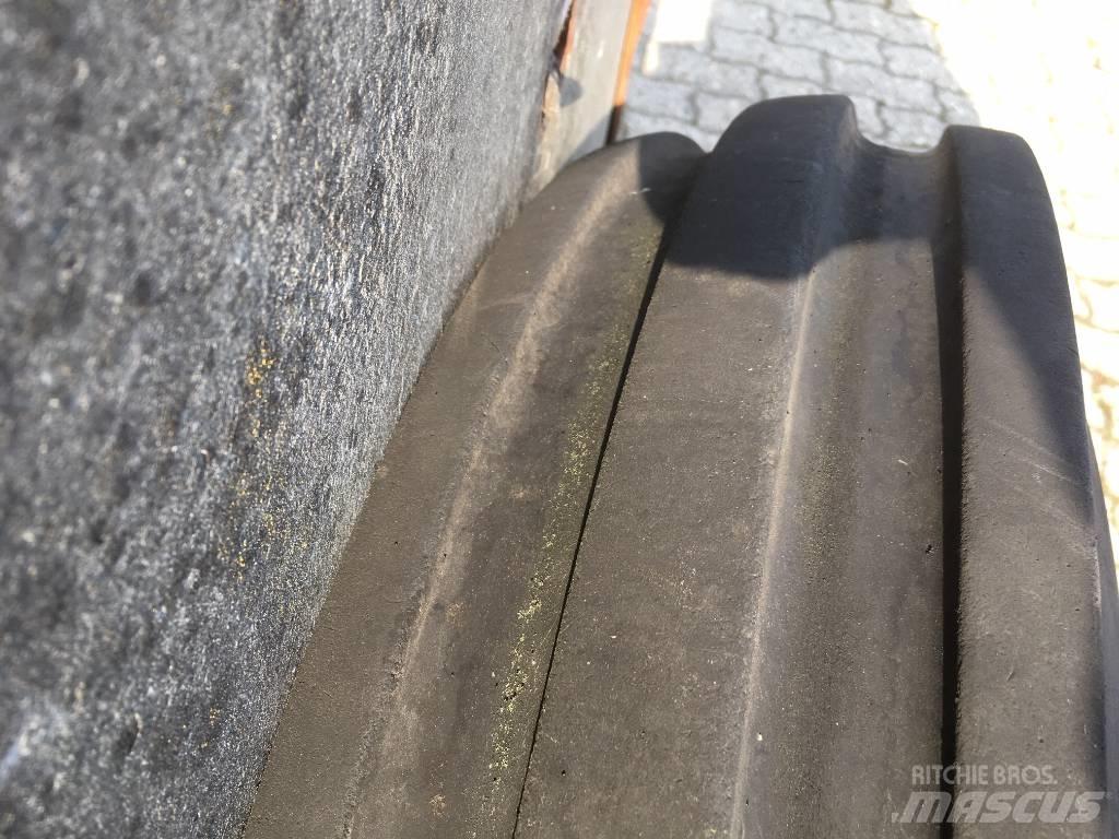 BKT 7.50 R 16 + velg Tyres, wheels and rims