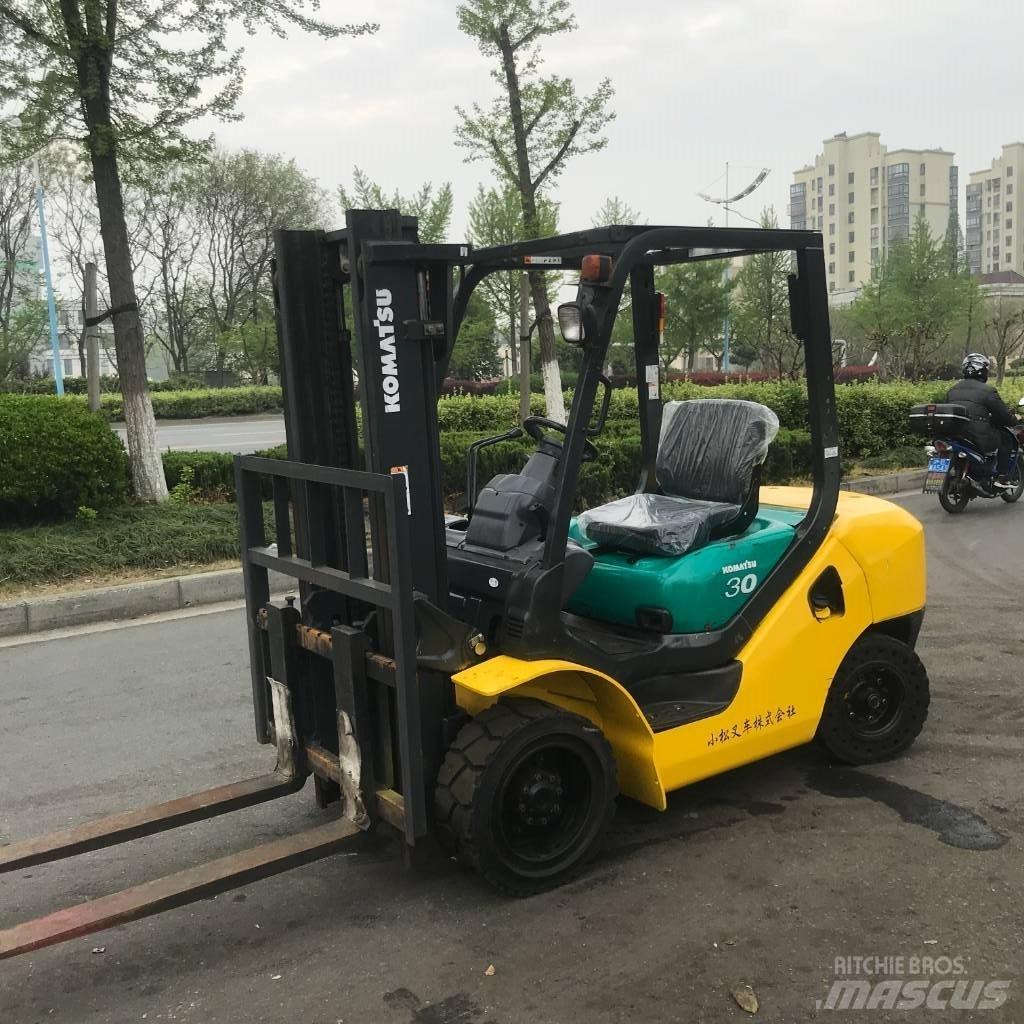 Komatsu 30 Diesel trucks