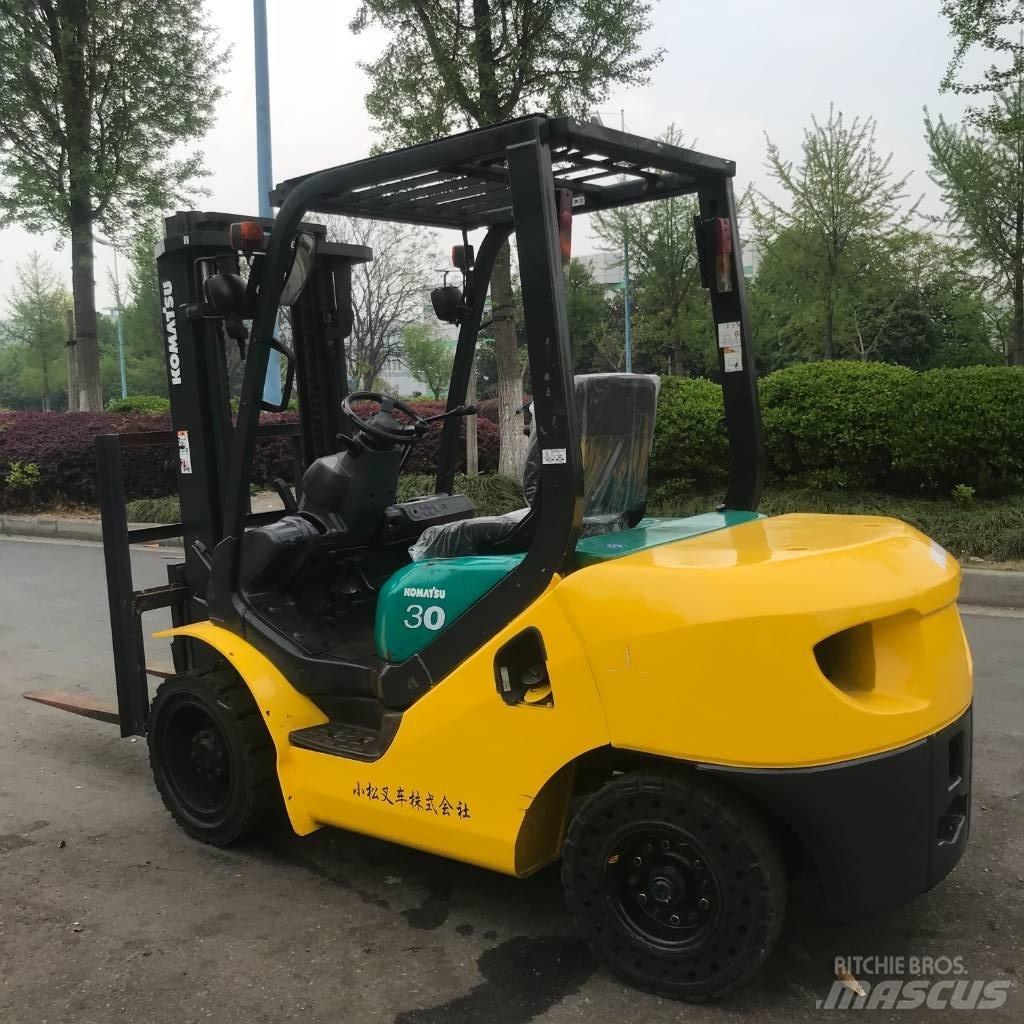 Komatsu 30 Diesel trucks