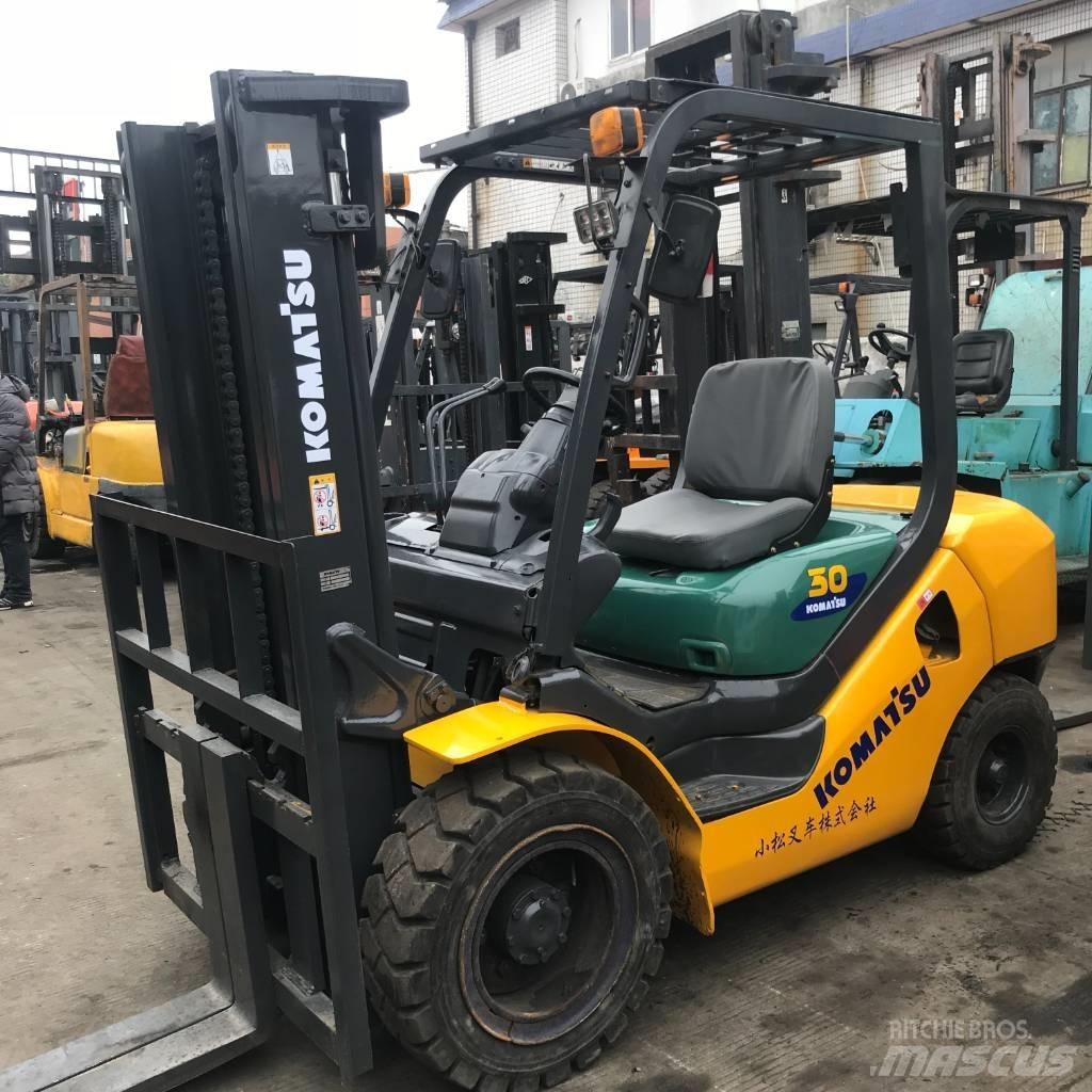 Komatsu 30 Diesel trucks