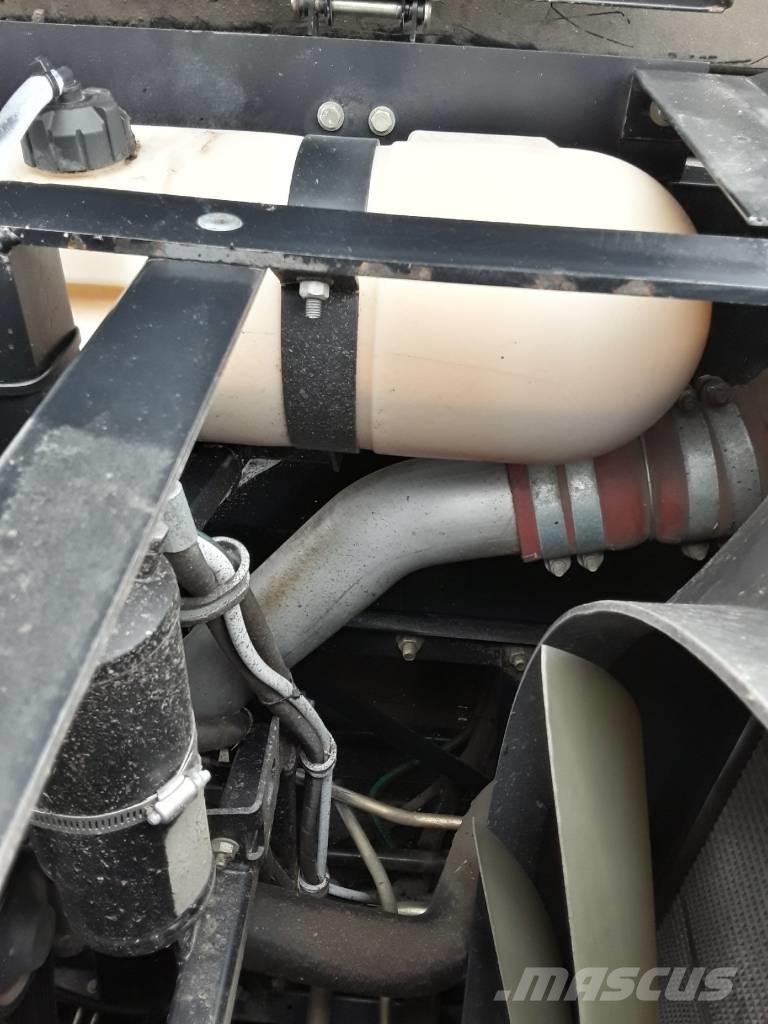 New Holland CX 8060 Combine harvesters