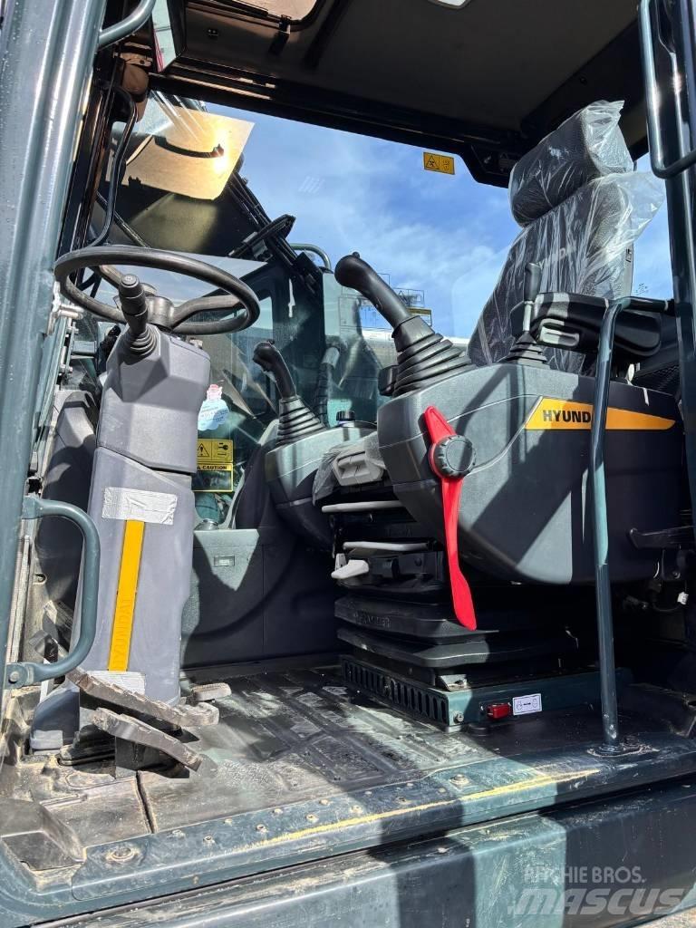 Hyundai HX 170ACR Wheeled excavators