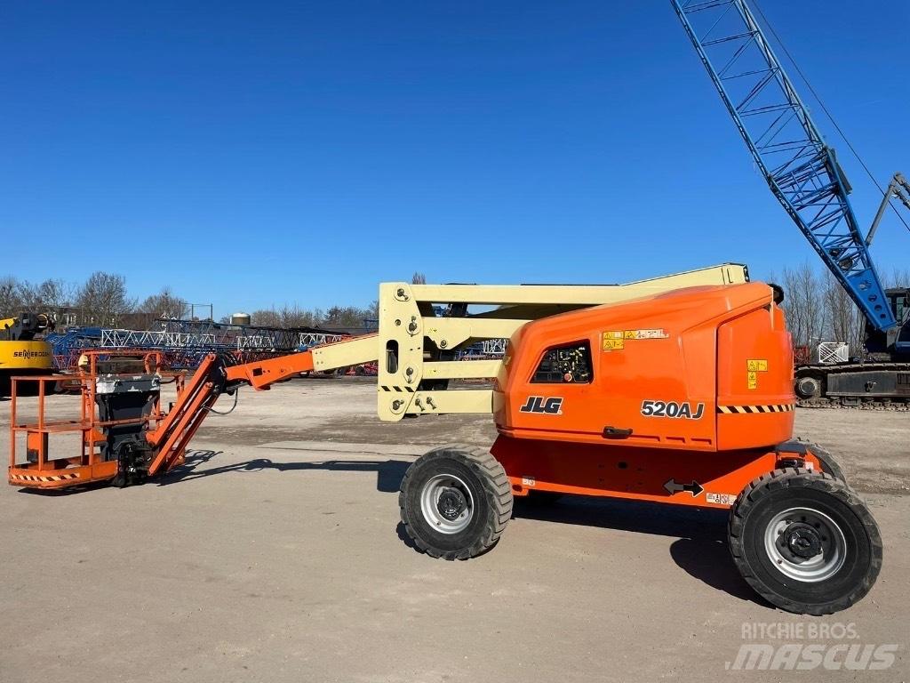 JLG 520 AJ Articulated boom lifts