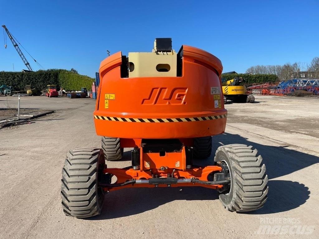JLG 520 AJ Articulated boom lifts