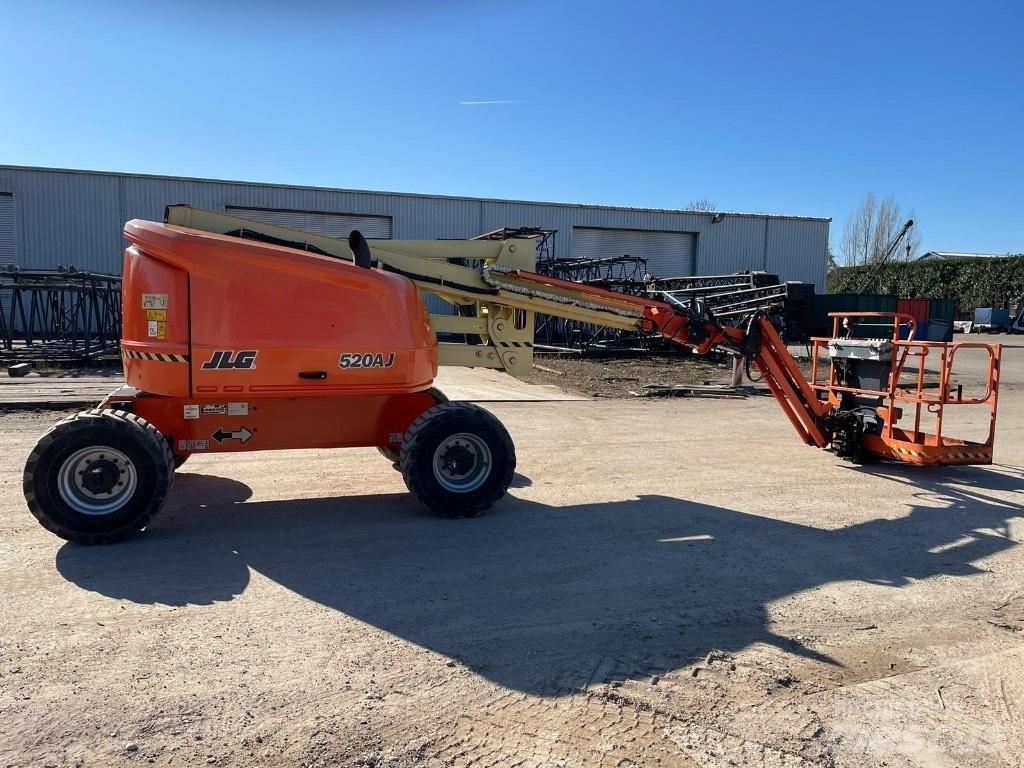 JLG 520 AJ Articulated boom lifts