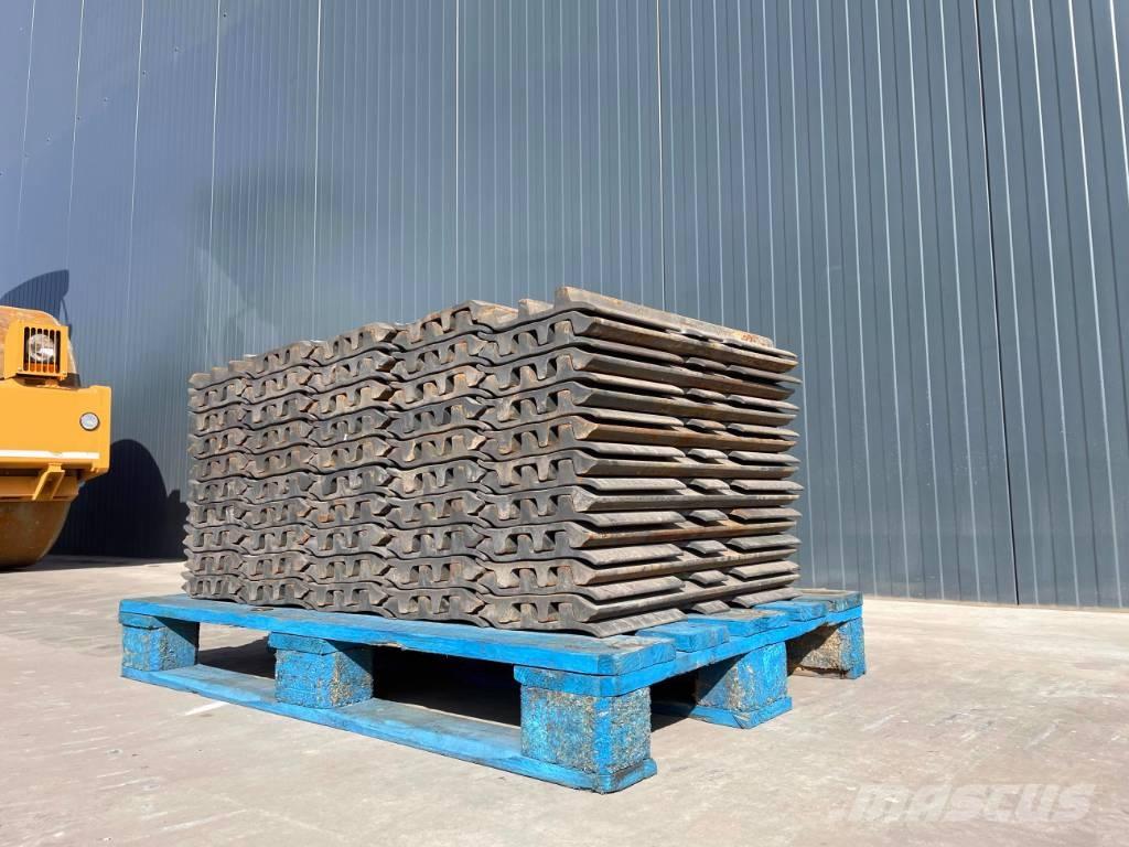 JCB JS240 Tracks, chains and undercarriage