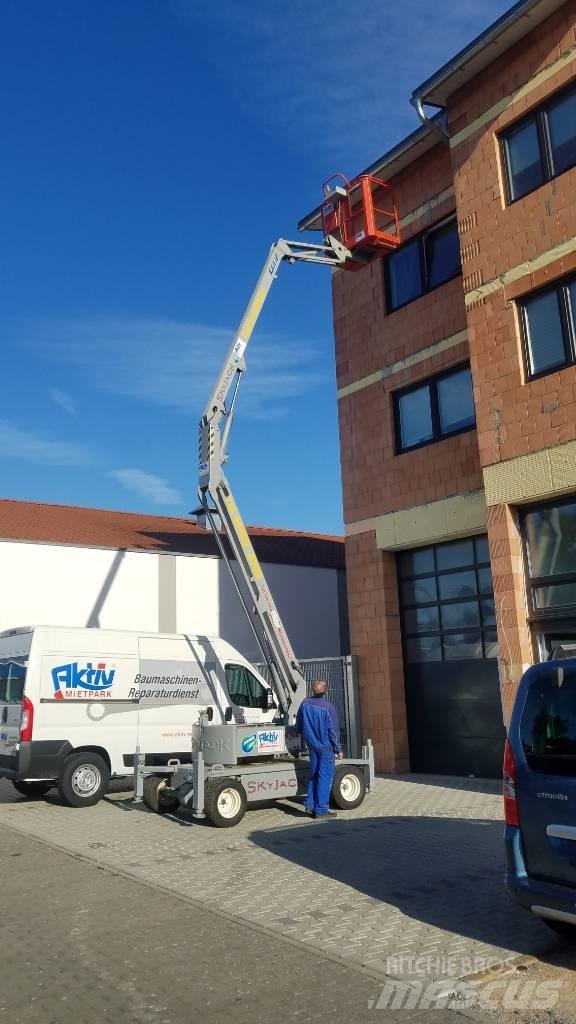 SkyJack SJKB 12 Articulated boom lifts