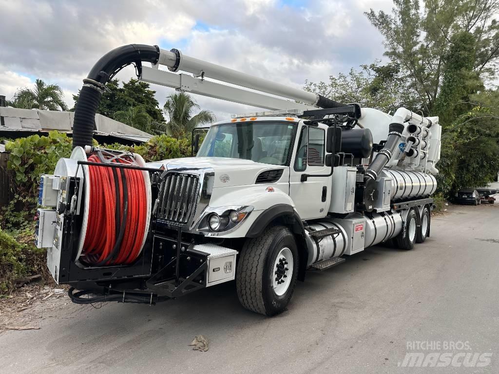 International 7500 Commercial vehicle
