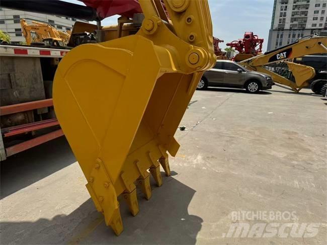 Komatsu PC 220-8 Crawler excavators