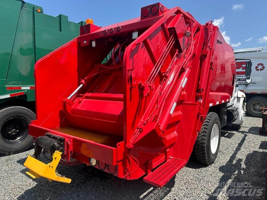 International 4300 Waste trucks