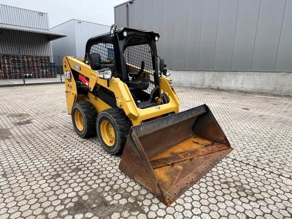CAT 226D Skid steer loaders