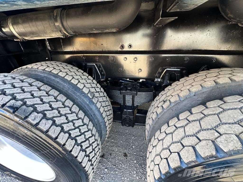 Freightliner 114 SD Commercial vehicle