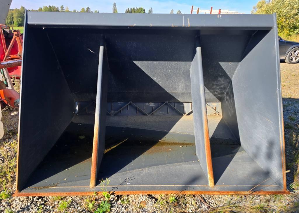 ATI 30 Sand and salt spreaders