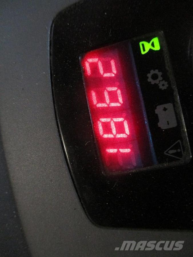 Toyota LPE200 Low lift with platform