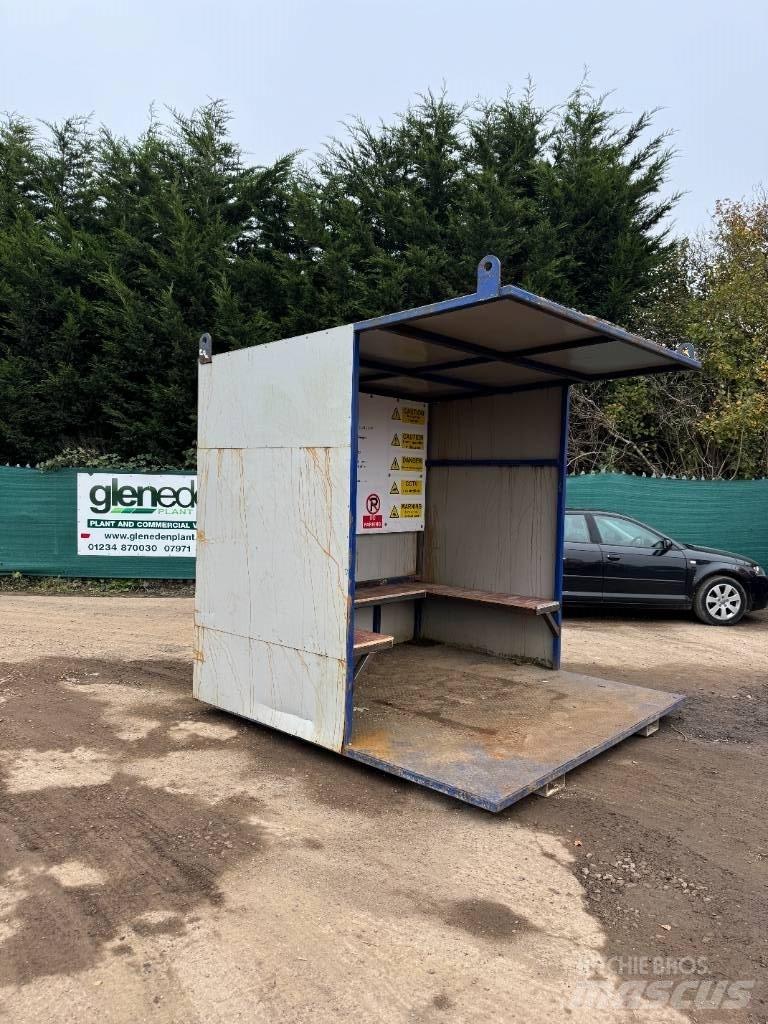  SMOKING SHED Site Accomodation
