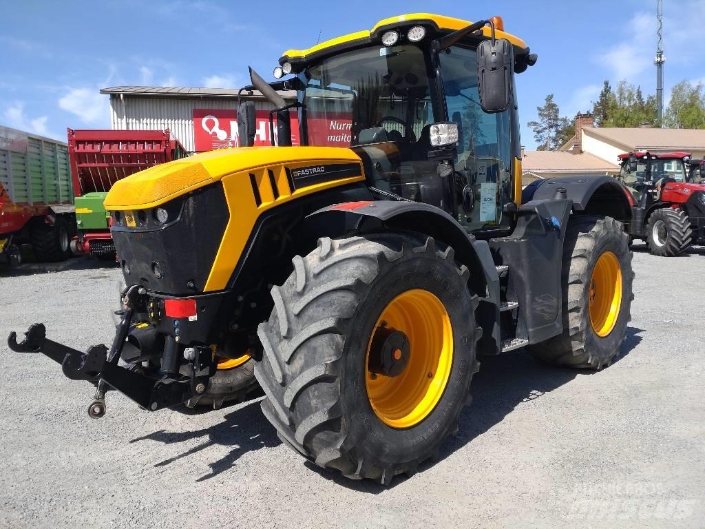 JCB Fastrac 4220 Tractors