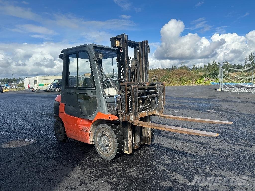 Toyota 02-7 FDF 25 Diesel trucks