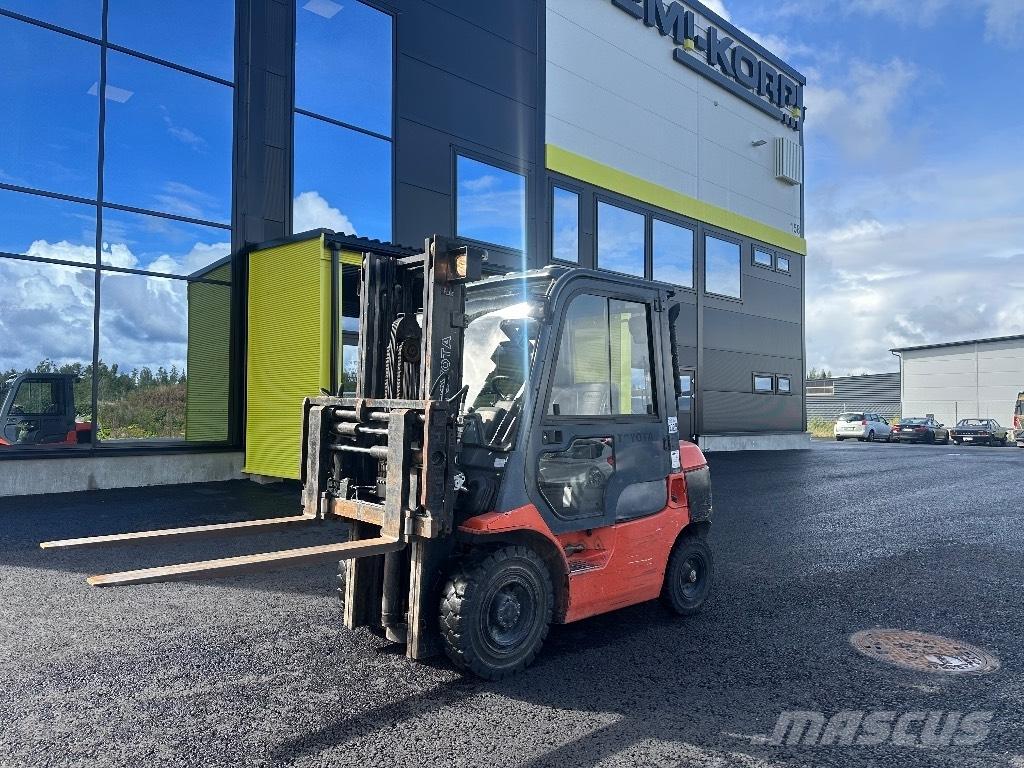 Toyota 02-7 FDF 25 Diesel trucks