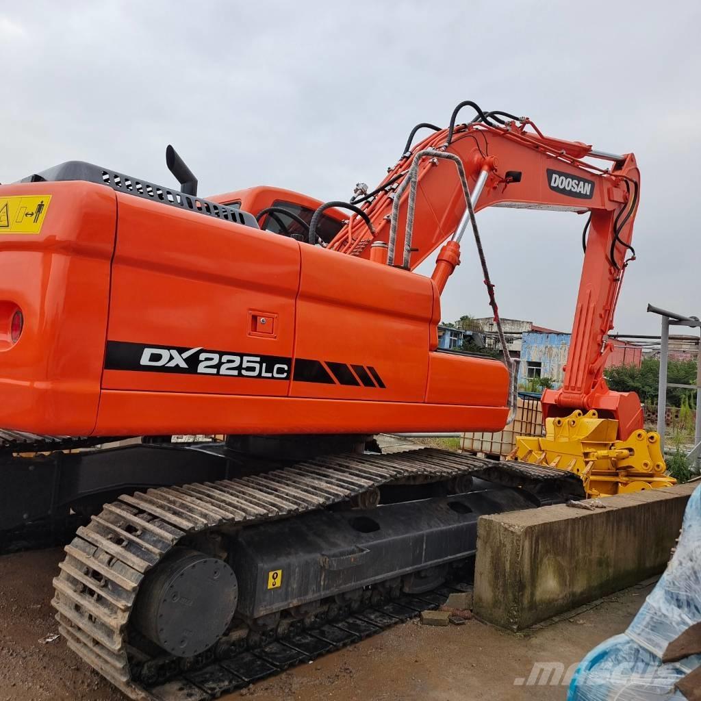 Doosan DX 225 Crawler excavators