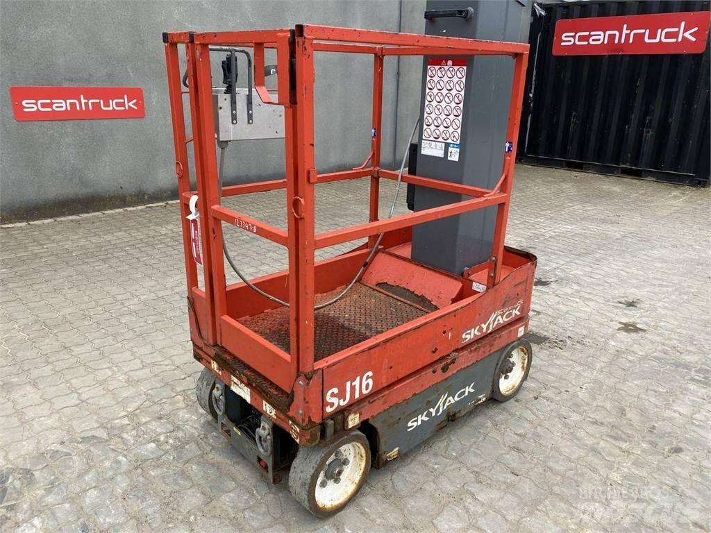 SkyJack SJ16 Used Personnel lifts and access elevators