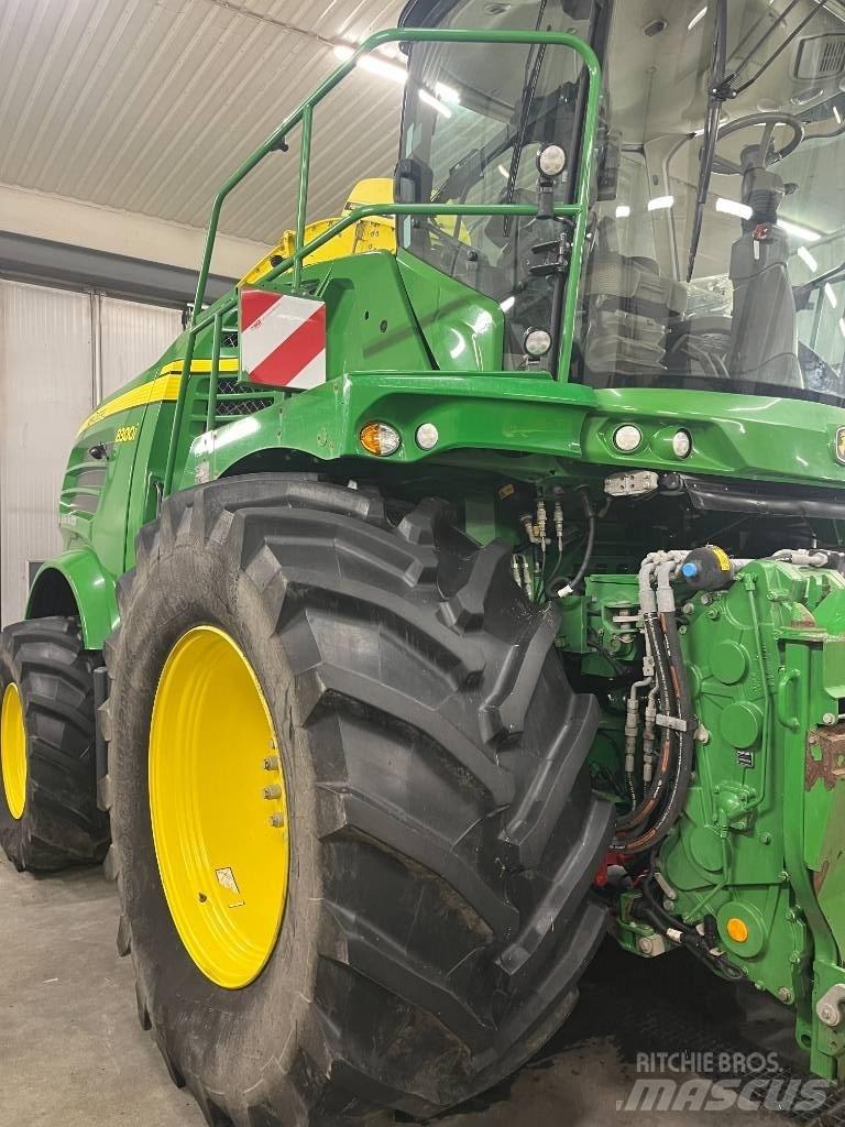 John Deere 8300i Forage harvesters