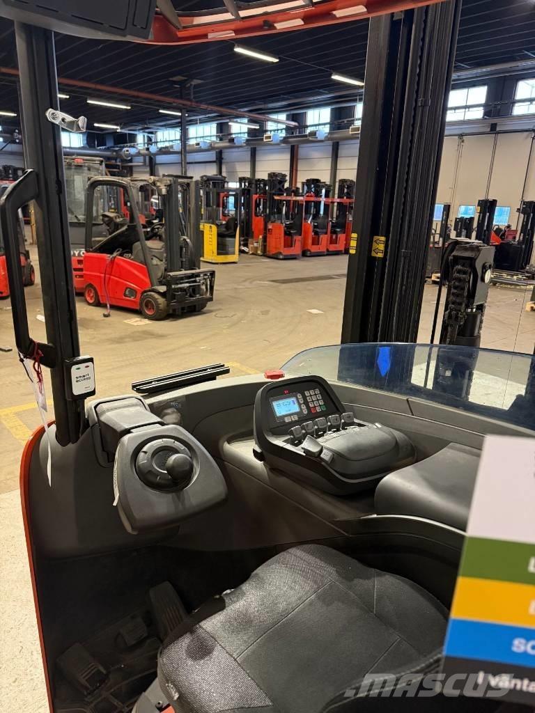 BT truck RRE 200HE Reach truck