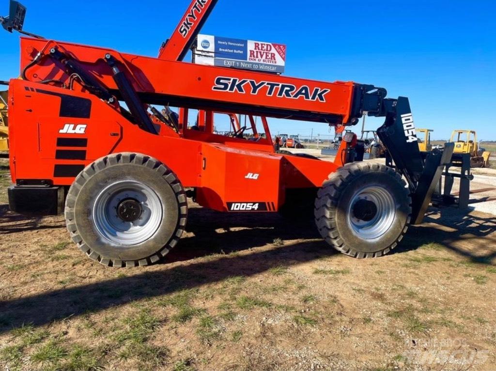 SkyTrak 10054 Telescopic handlers