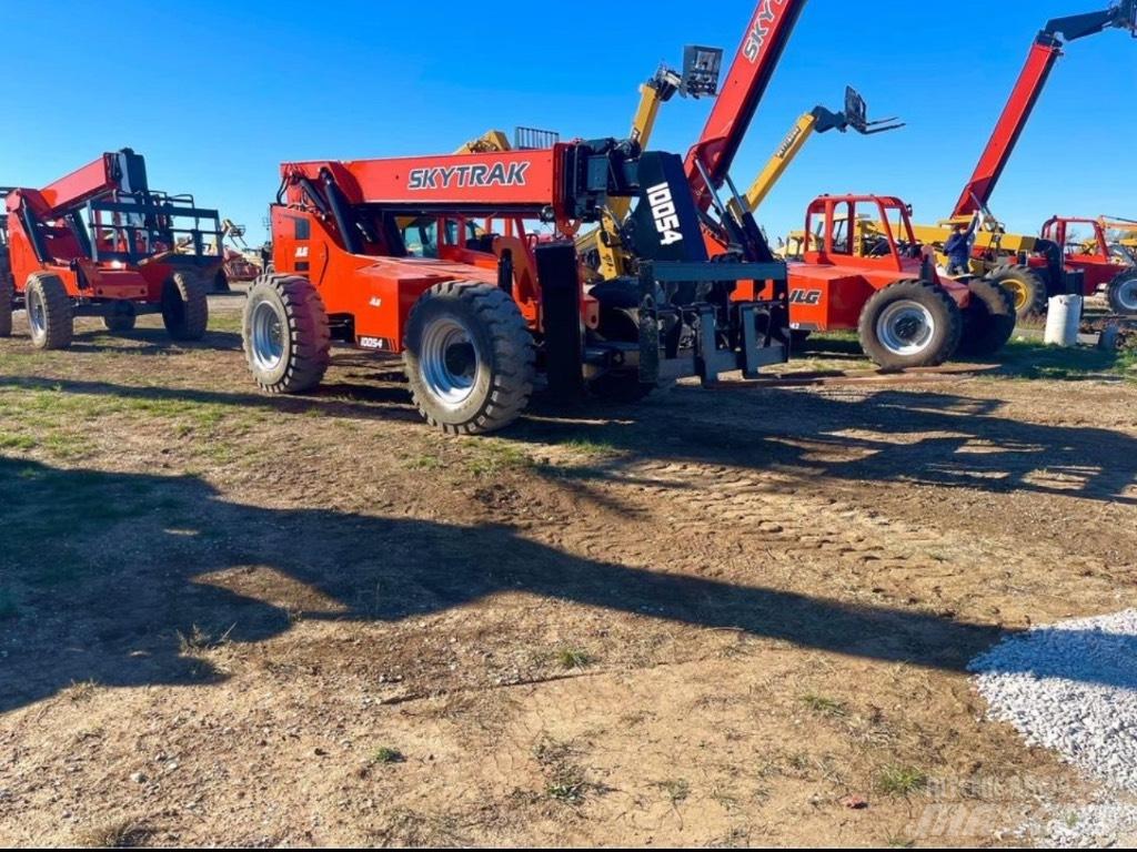 SkyTrak 10054 Telescopic handlers