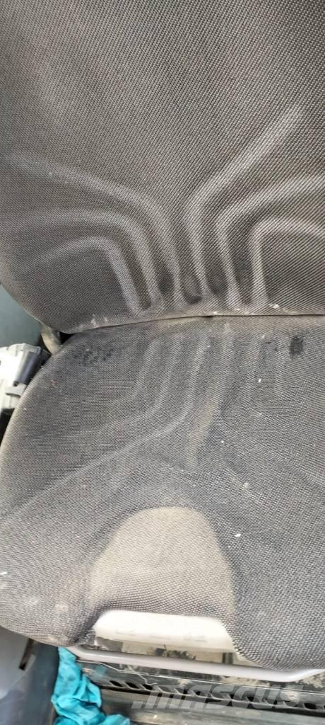 Komatsu PW 200-7 Wheeled excavators