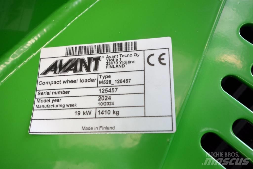 Avant 528 Mini loaders