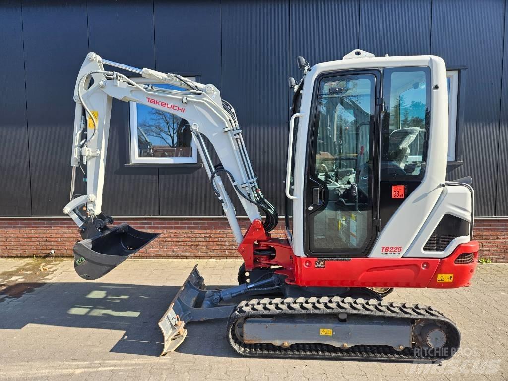 Takeuchi TB 225 Mini excavators < 7t (Mini diggers)