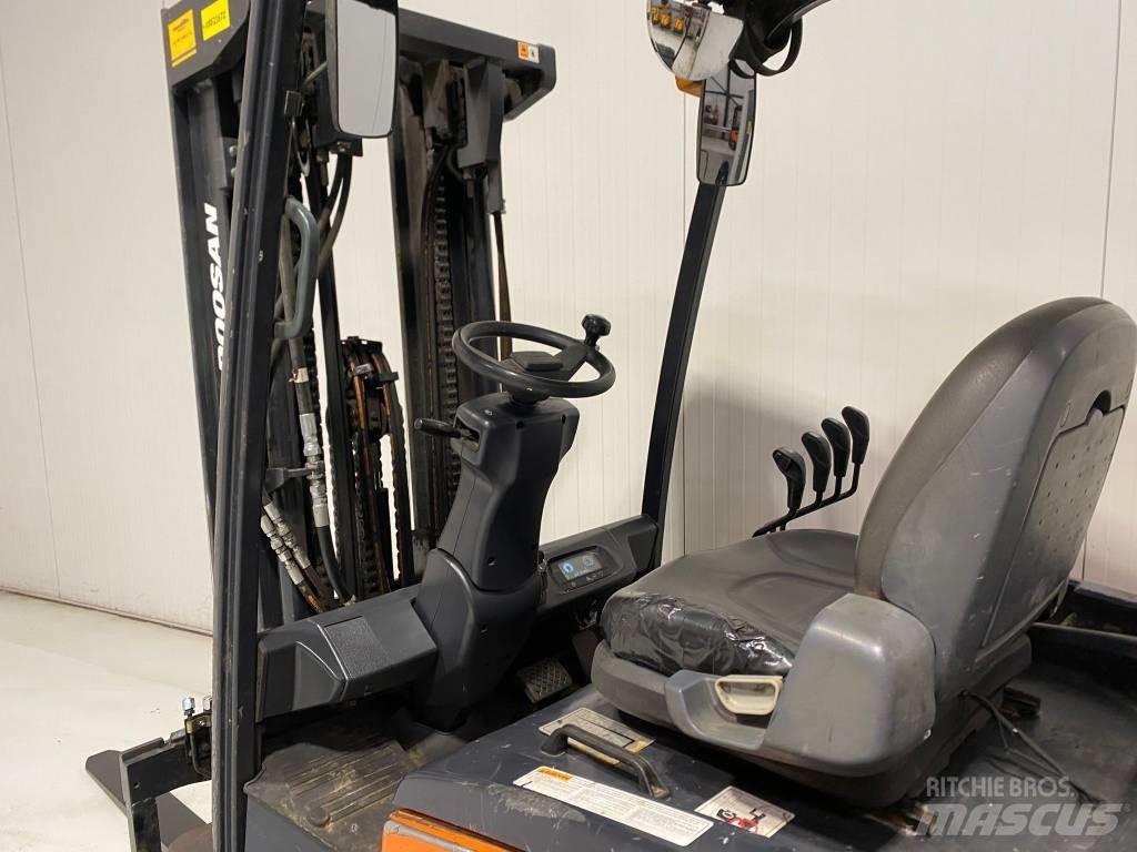 Doosan B35X-7 Electric forklift trucks