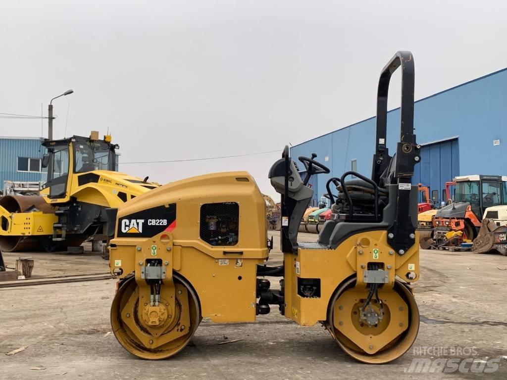 CAT CB 22B Twin drum rollers