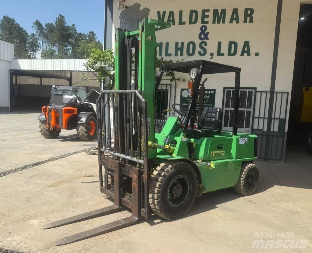 Mitsubishi FD 30 Diesel trucks