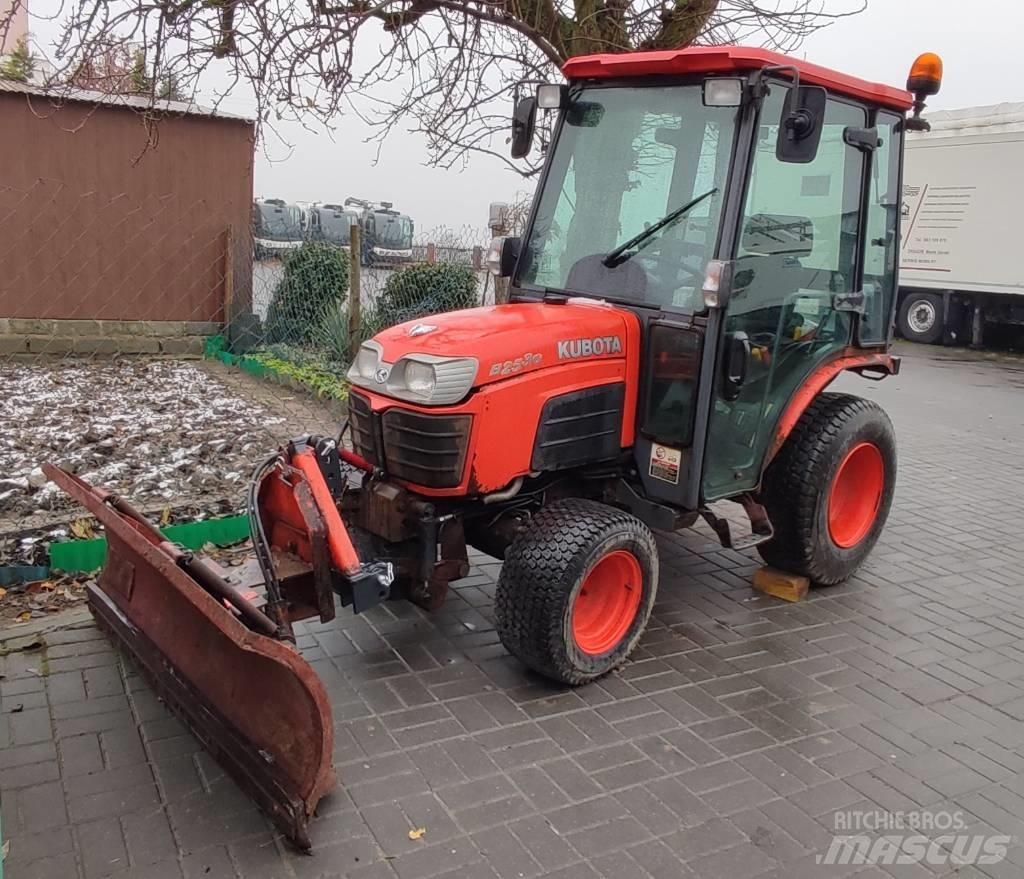 Kubota B2530 Compact tractors