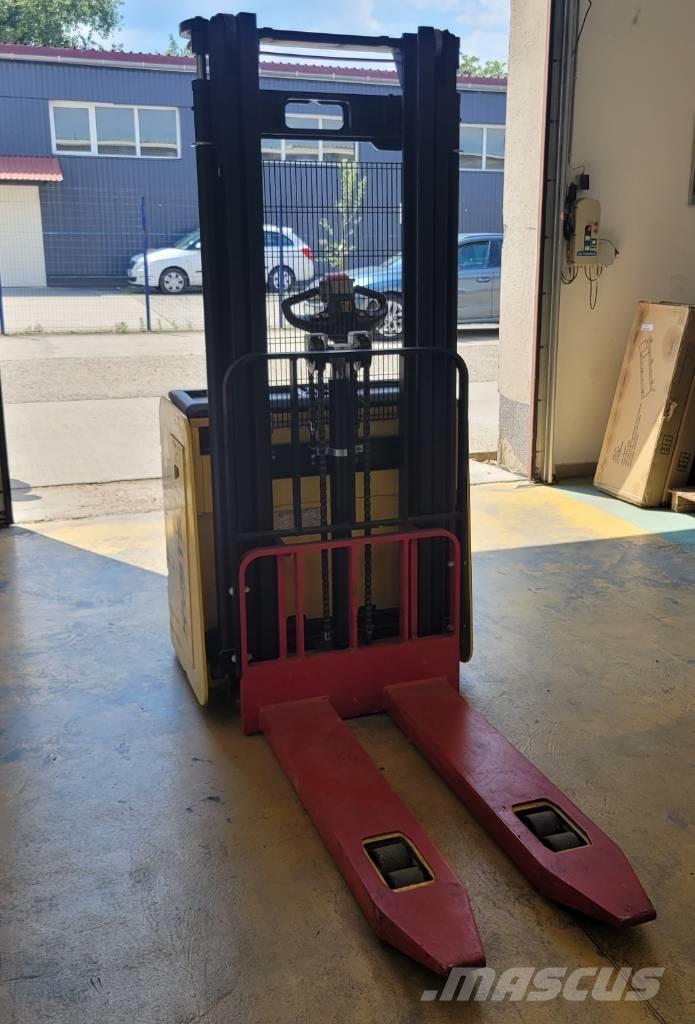 Hyster S1.4iL Pedestrian stacker