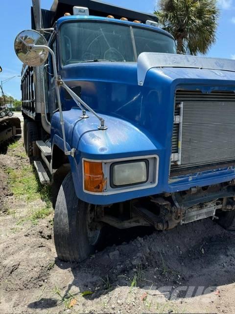Mack CH613 8x4 2002 Tipper trucks