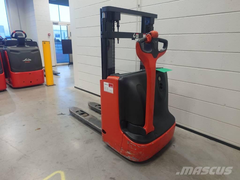 Linde L12/1172 Pedestrian stacker