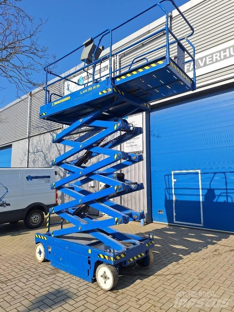 UpRight X32N Scissor lifts