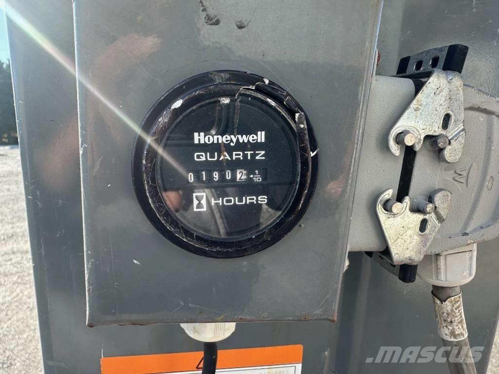 SkyJack SJ 16 Used Personnel lifts and access elevators