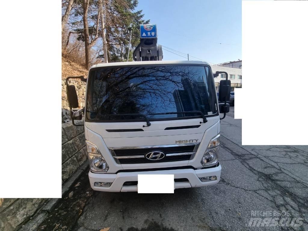 Horyong SKY300 Truck mounted platforms