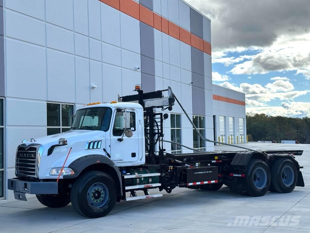 Mack Granite GU 813 Demountable trucks