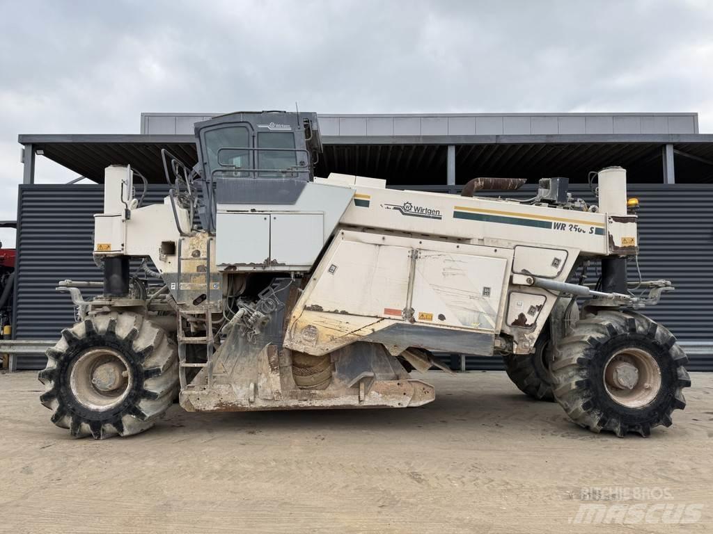 Wirtgen WR 2500S Asphalt recycling