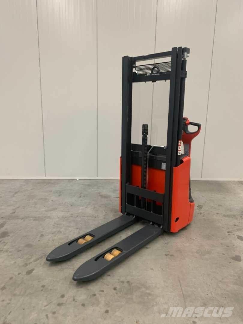 Linde L10 Pedestrian stacker