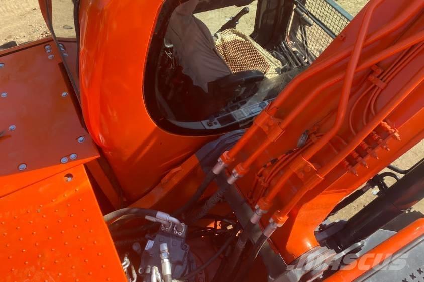 Doosan DX225 Crawler excavators