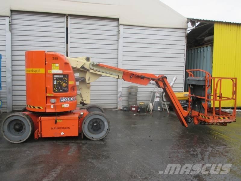 JLG E 300 AJ Articulated boom lifts