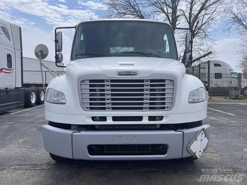 Freightliner M 106 Flatbed / Dropside trucks